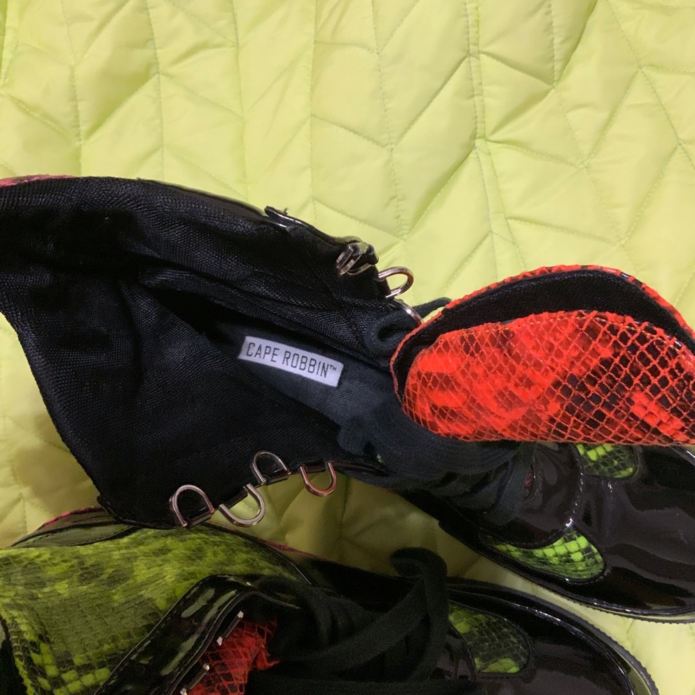 CAPE ROBBIN BOOTS. SIZE- 10 - Picture 5 of 7